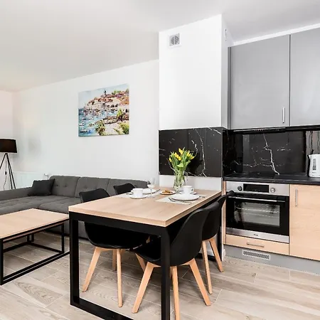 5d Fredry 2/36 Apartment *